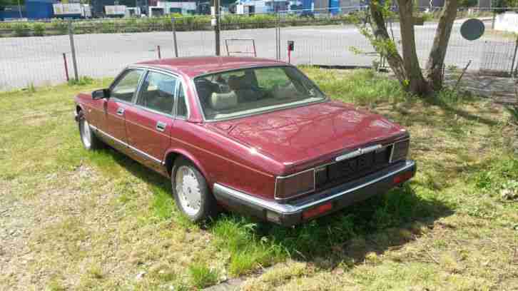 Jaguar XJ40