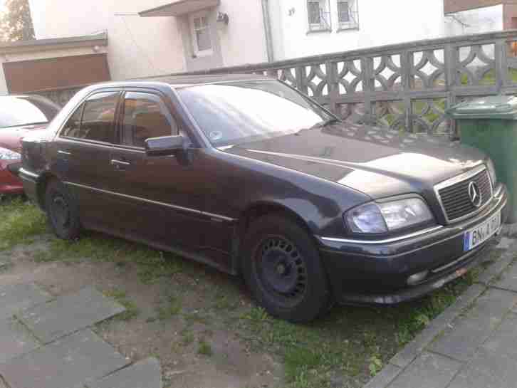 Mercedes Benz aus 3 Hand