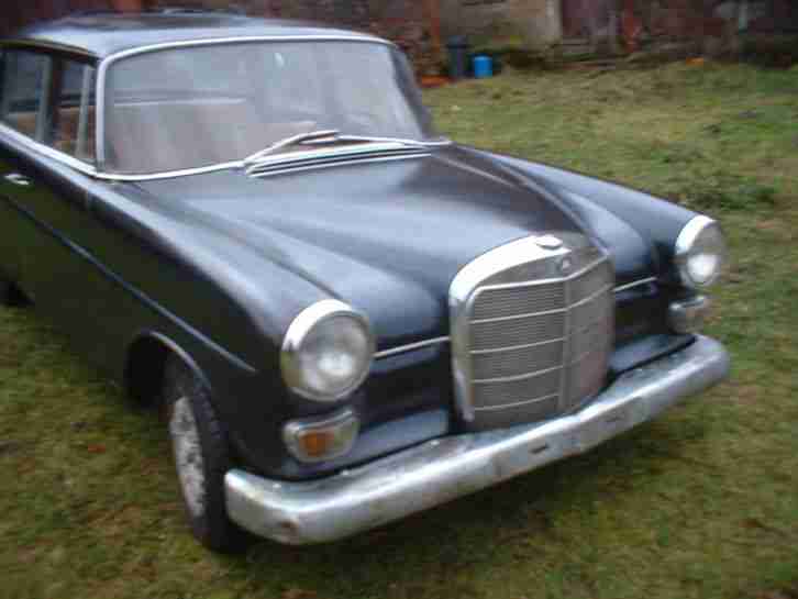 Mercedes Heckflosse 200D