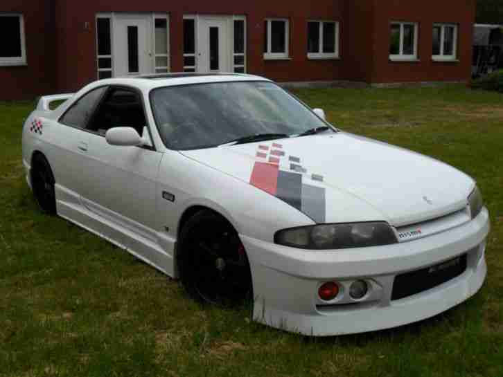 Nissan Skyline R33 GTST