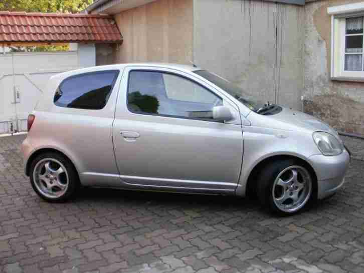 PKW Toyota Yaris
