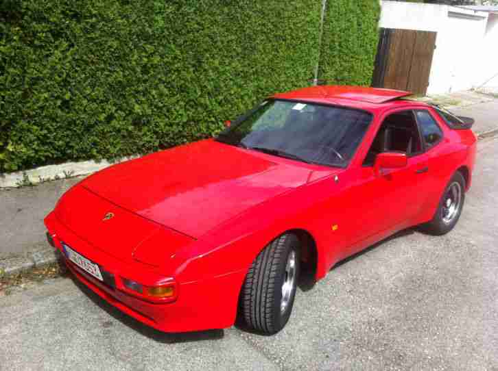 PORSCHE 944