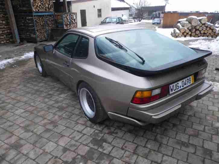 Porsche 944