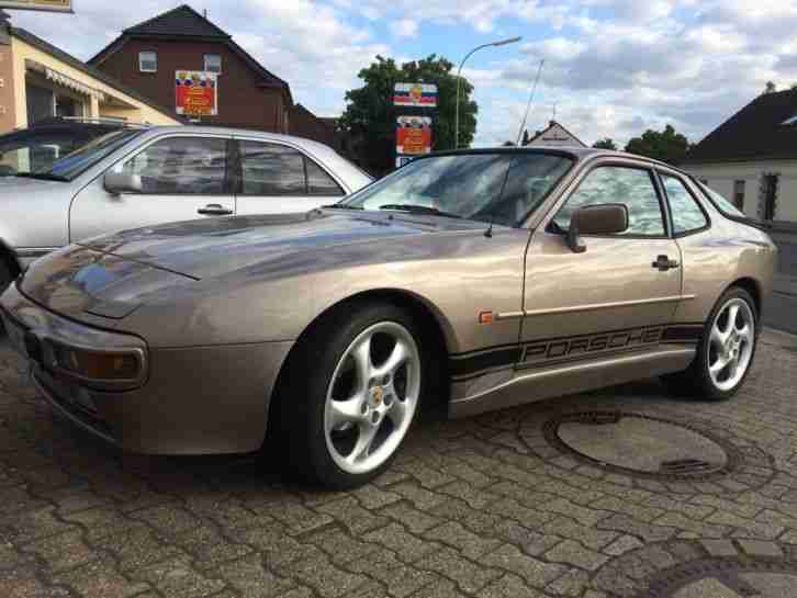 Porsche 944