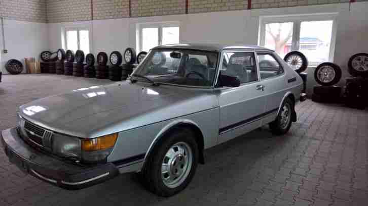 SAAB 900
