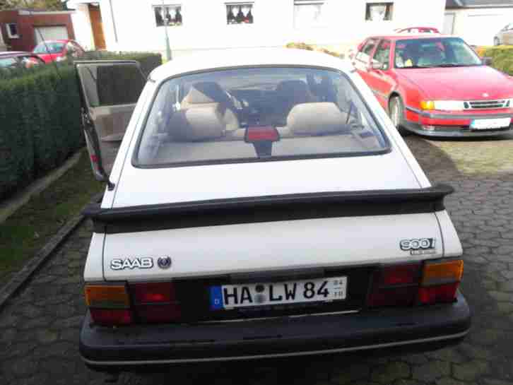 Saab 900 i