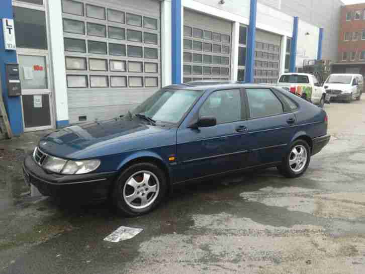 Saab 900S