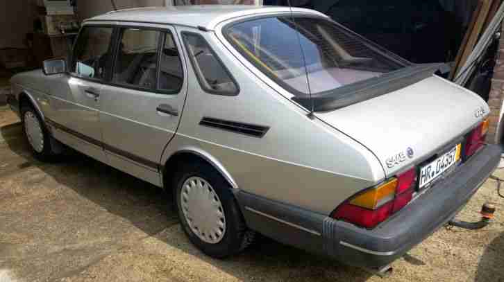 Saab 900S