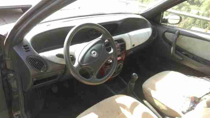 lancia y