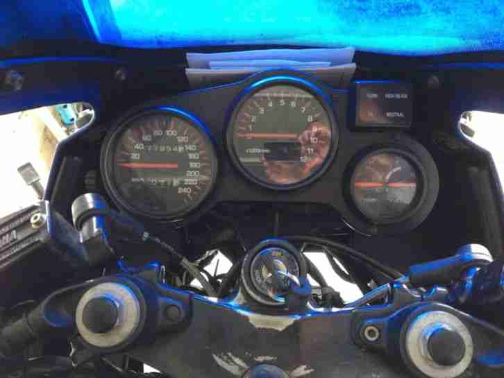 FZ 750