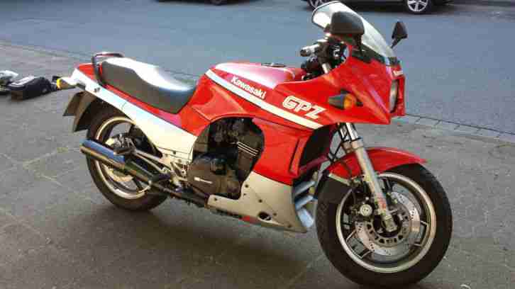 Kawasaki GPZ 900 R