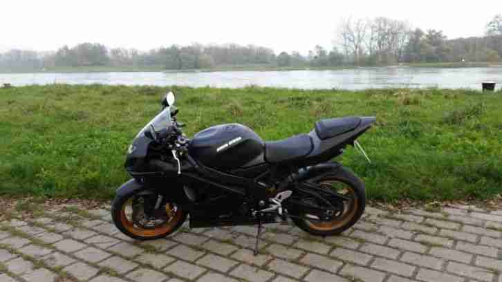 Suzuki GsxR 750 K4